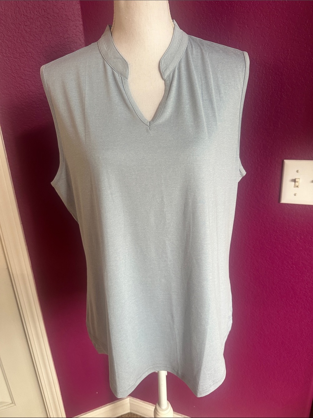 🔥 3 FOR $25 SALE 🔥 Trrr Sleeveless Notch-Neck Women's Top - Light Blue